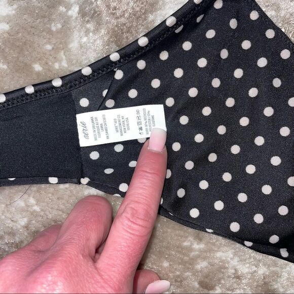 💋Bundle 4 items for $20. Add items💋 to a bundle - Picture 5 of 5